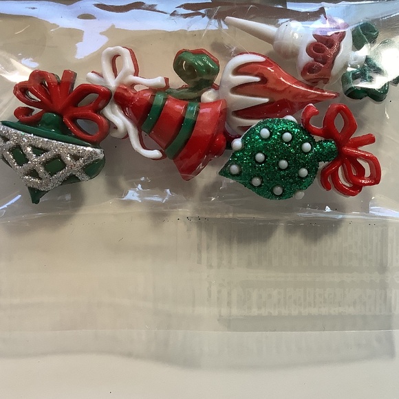 Christmas Buttons. 4 packages of 5 ea - Picture 4 of 4